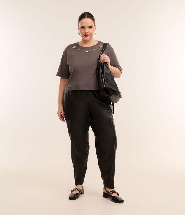 Calça Cenoura em Material Sintético Curve & Plus Size - 2