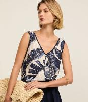 Blusa em Viscolinho com Decote V e Estampa Folhagem - 2