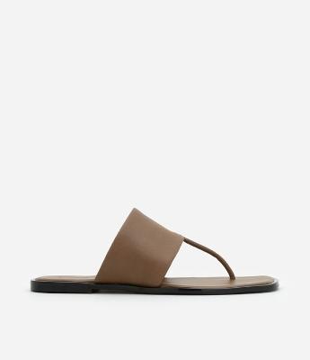 Rasteira Chinelo em Couro com Tira Larga