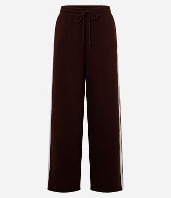 Calça Reta em Moletom com Forro Fleece e Listra Lateral