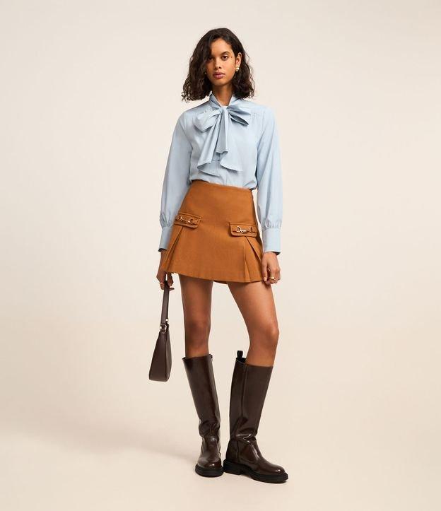 Saia Curta em Polivelour com Fivelas Diferenciadas e Pregas - 2