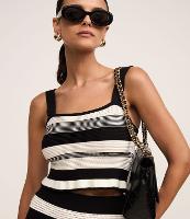 Blusa Cropped Listrada em Tricô com Frufru na Barra - 3