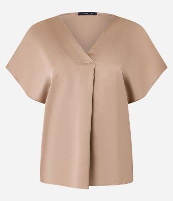 Blusa Soltinha e Acetinada com Prega Frontal