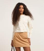 Suéter em Tricô com Cava Deslocada e Estampa Corações - 2