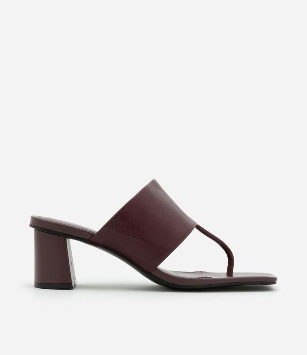 Sandália em Couro com Tira Larga e Dedinho - 1