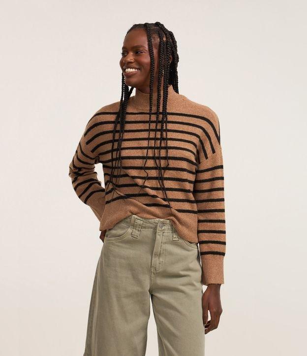 Suéter Slim em Tricô Leve Listrado com Gola Alta - 2