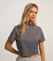 Blusa T-Shirt Cropped em Algodão com Gola Altinha - 2