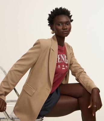 Blazer Alongado Alfaiatado com Bolsos Lapela