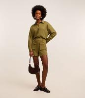 Short Reto Cintura Alta em Piquet com Bolsos Cargo - 2