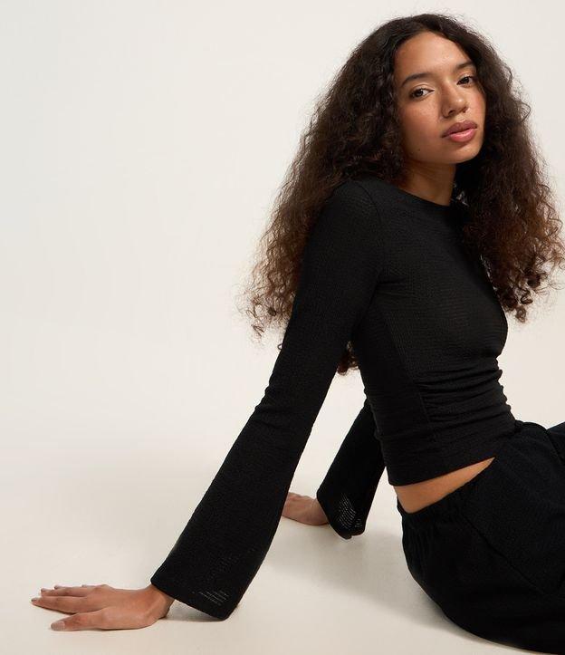 Blusa Curta Texturizada com Gola Canoa - 2