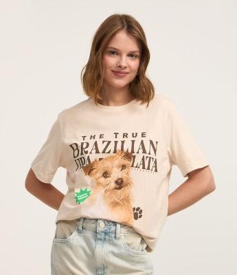 Camiseta T-shirt em Algodão com Estampa Vira Lata Fiapo de Manga