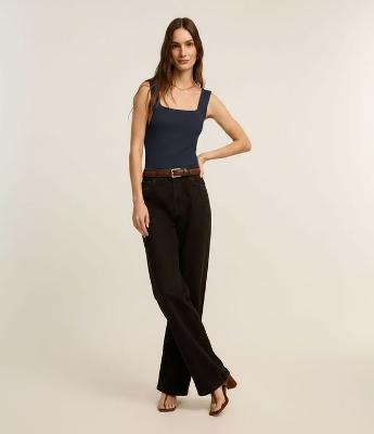Blusa Básica em Poliamida com Decote Quadrado