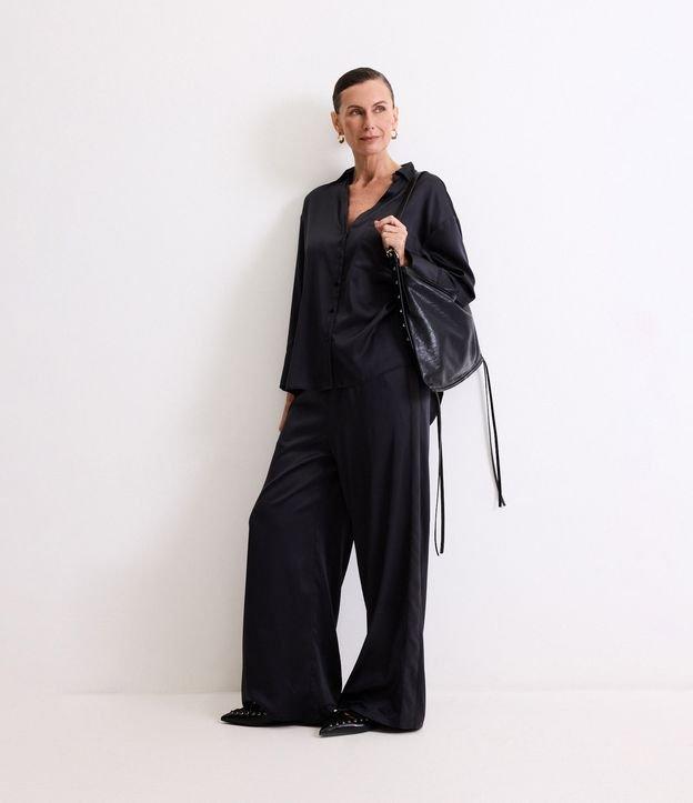 Calça Wide Leg Acetinada com Caimento Leve - 2