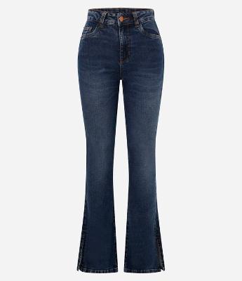 Calça Bootcut em Jeans com Cintura Alta e Fenda na Barra