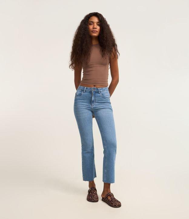 Calça Flare Cropped em Jeans com Barra a Fio - 2