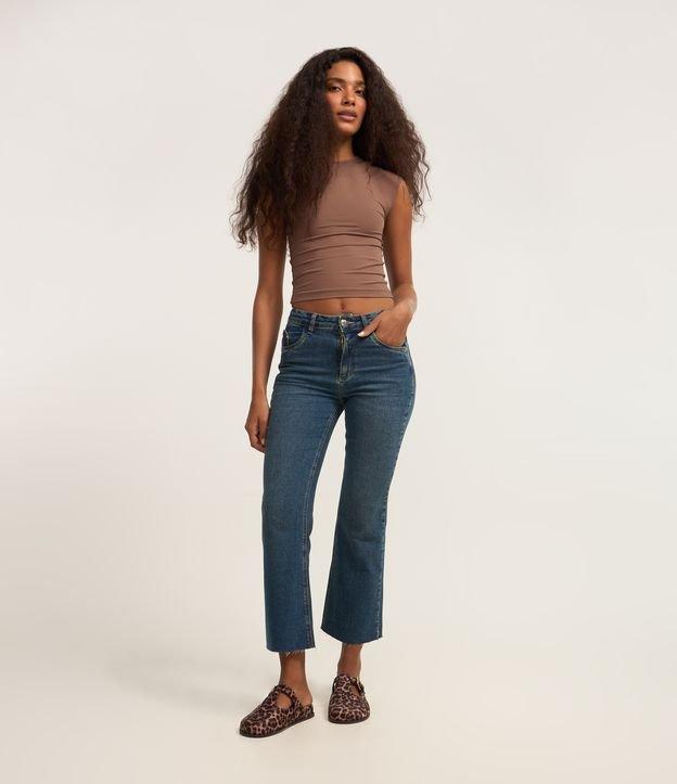 Calça Flare Cropped em Jeans com Barra a Fio - 3