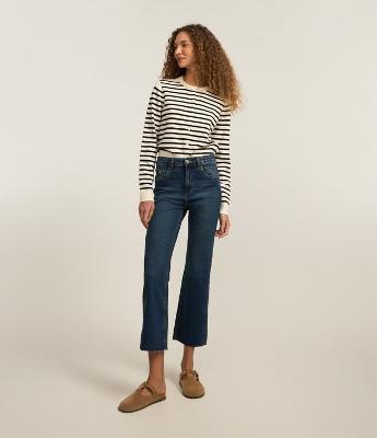 Calça Flare Cropped em Jeans com Barra a Fio