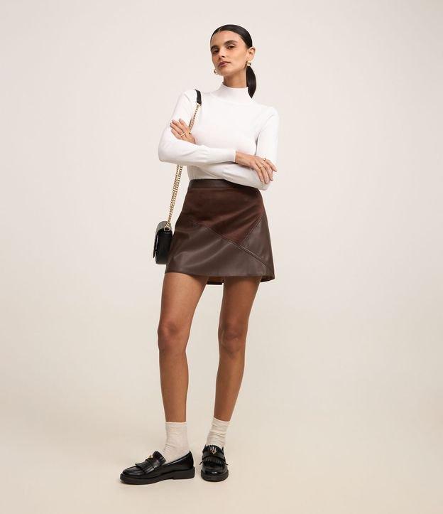 Saia Reta Curta em PU com Bloco Geométrico de Suede - 1