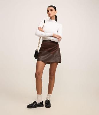 Saia Reta Curta em PU com Bloco Geométrico de Suede