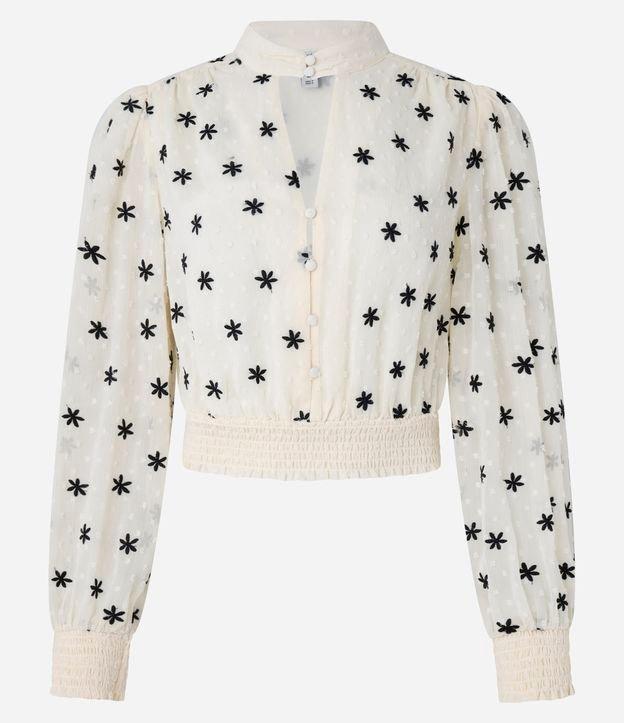 Blusa em Chiffon com Golinha Alta e Bordados de Florzinhas - 1