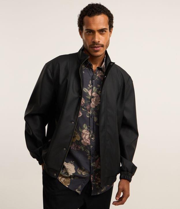 Jaqueta Bomber em Material Sintético com Gola Alta - 3