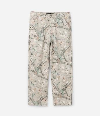 Calça Baggy em Sarja com Estampa de Galhos de Arvore