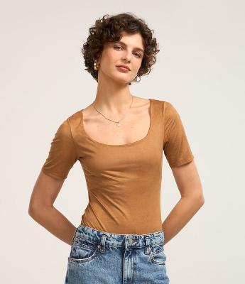 Body em Suede com Decote Redondo