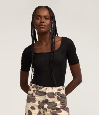 Body em Suede com Decote Redondo