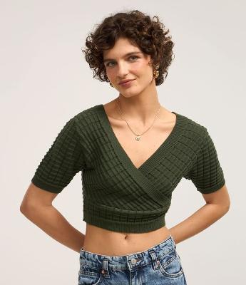 Blusa em Tricô com Decote V Transpassado e Texturas