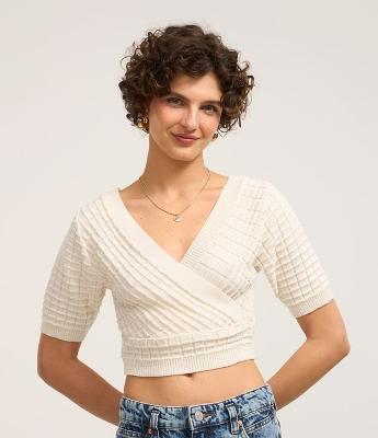 Blusa em Tricô com Decote V Transpassado e Texturas