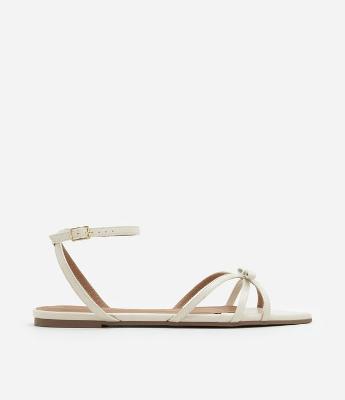 Rasteira em PU com Tiras Finas e Detalhe de Laço