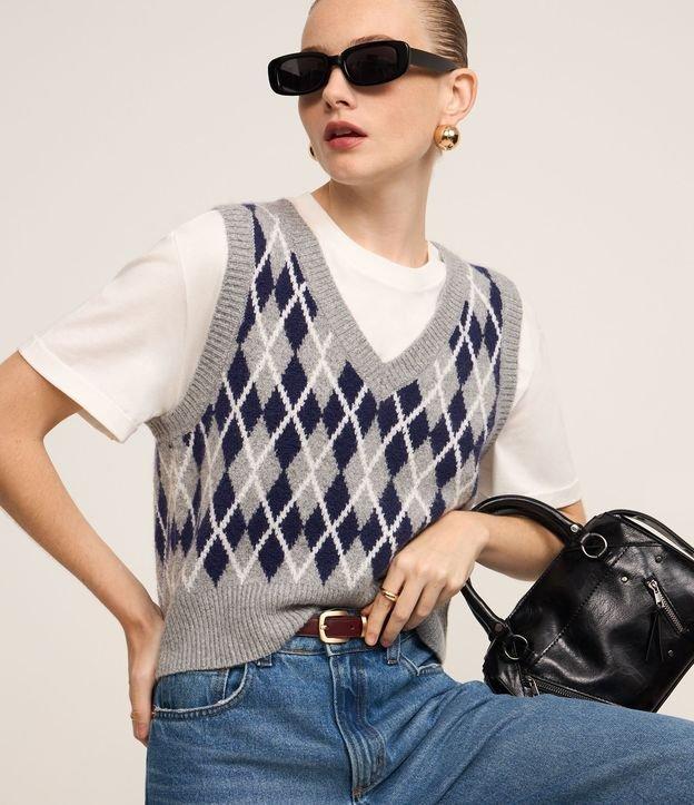 Colete em Tricô com Estampa Geométrica de Losangos - 2