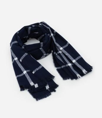 Cachecol em Tricô com Estampa Xadrez