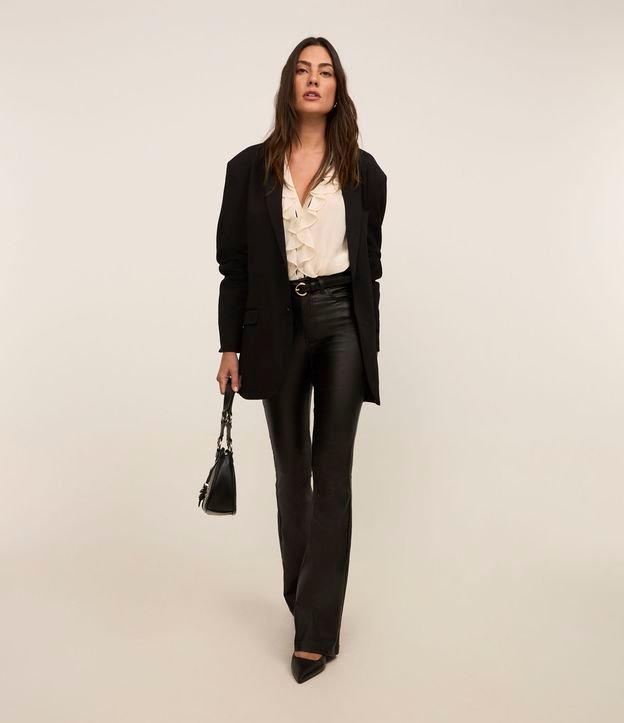 Calça Bootcut em Sarja Resinada com Cintura Média - 1