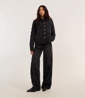 Calça Wide Leg em Jeans com Recorte e Cinto com Fivela - 2