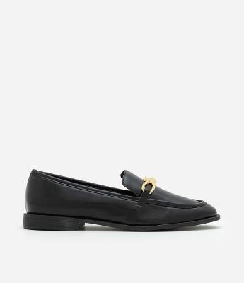 Sapato Mocassim em PU com Detalhe Metálico