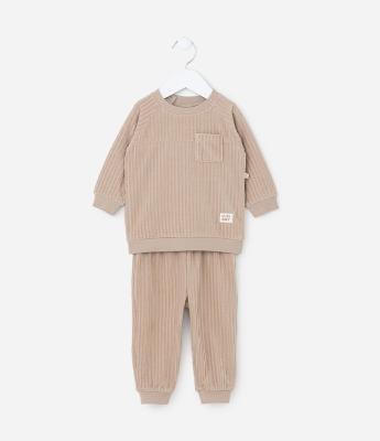 Conjunto Infantil Canelado em Plush com Bolsinho - Tam 0 a 18 meses