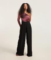 Calça Pantalona em Chiffon com Pregas Frontais - 1