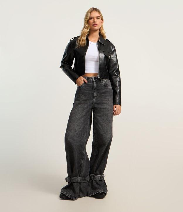 Calça Wide Leg em Jeans com Cinto na Barra e Cintura Baixa - 1