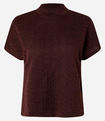 Blusa Texturizada com Golinha Alta e Manga Curta