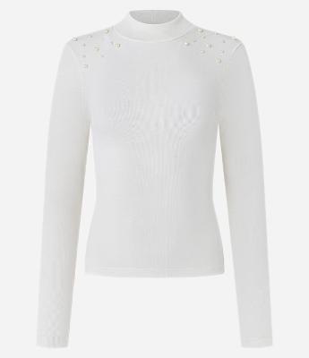 Blusa em Ribana com Golinha Alta e Pérolas nos Ombros