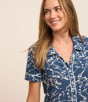 Camisola Curta Americana com Abotoamento Frontal e Estampa Floral - 1