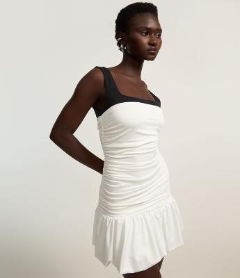 Vestido Balonê Curto em Helanca com Drapeado e Alça Contrastante