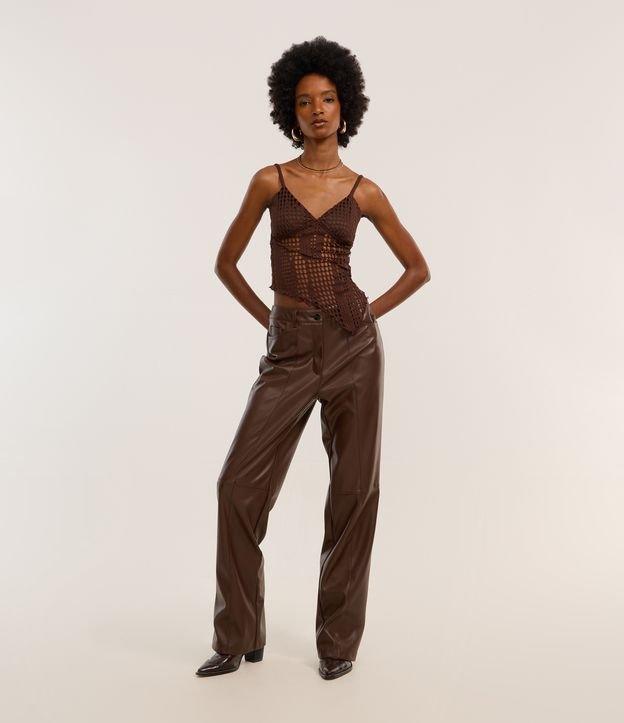 Calça Reta em PU com Fenda e Bolsos - 2