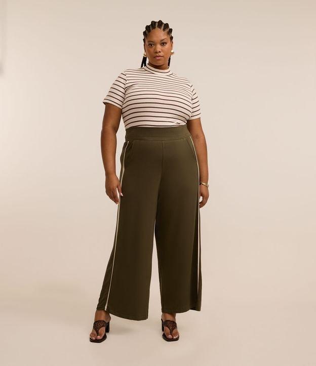 Calça Pantalona em Crepe com Listra na Lateral Curve & Plus Size - 2
