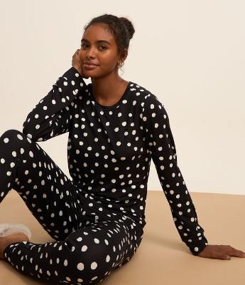 Pijama Longo em Malha Toque Suave e Estampa Poá