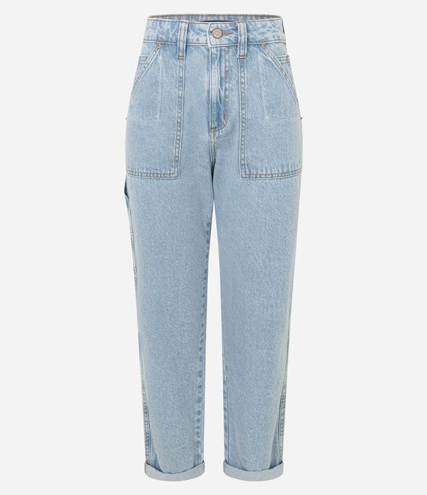Calça Mom Jeans com Bolso Carpinteiro e Detalhe Estonado - 1