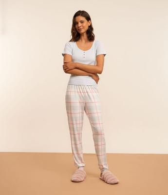 Pijama Longo em Ribana com Botões e Calça Xadrez