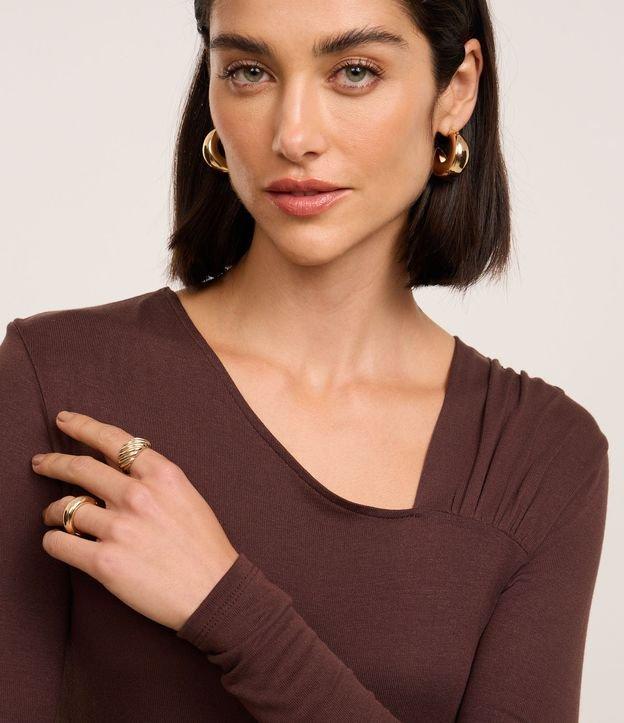 Blusa em Tricô com Franzido no Decote Assimétrico - 2