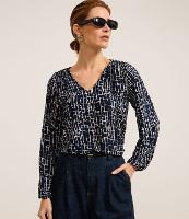 Blusa em Microfibra com Estampa Geométrica e Gola V - 2